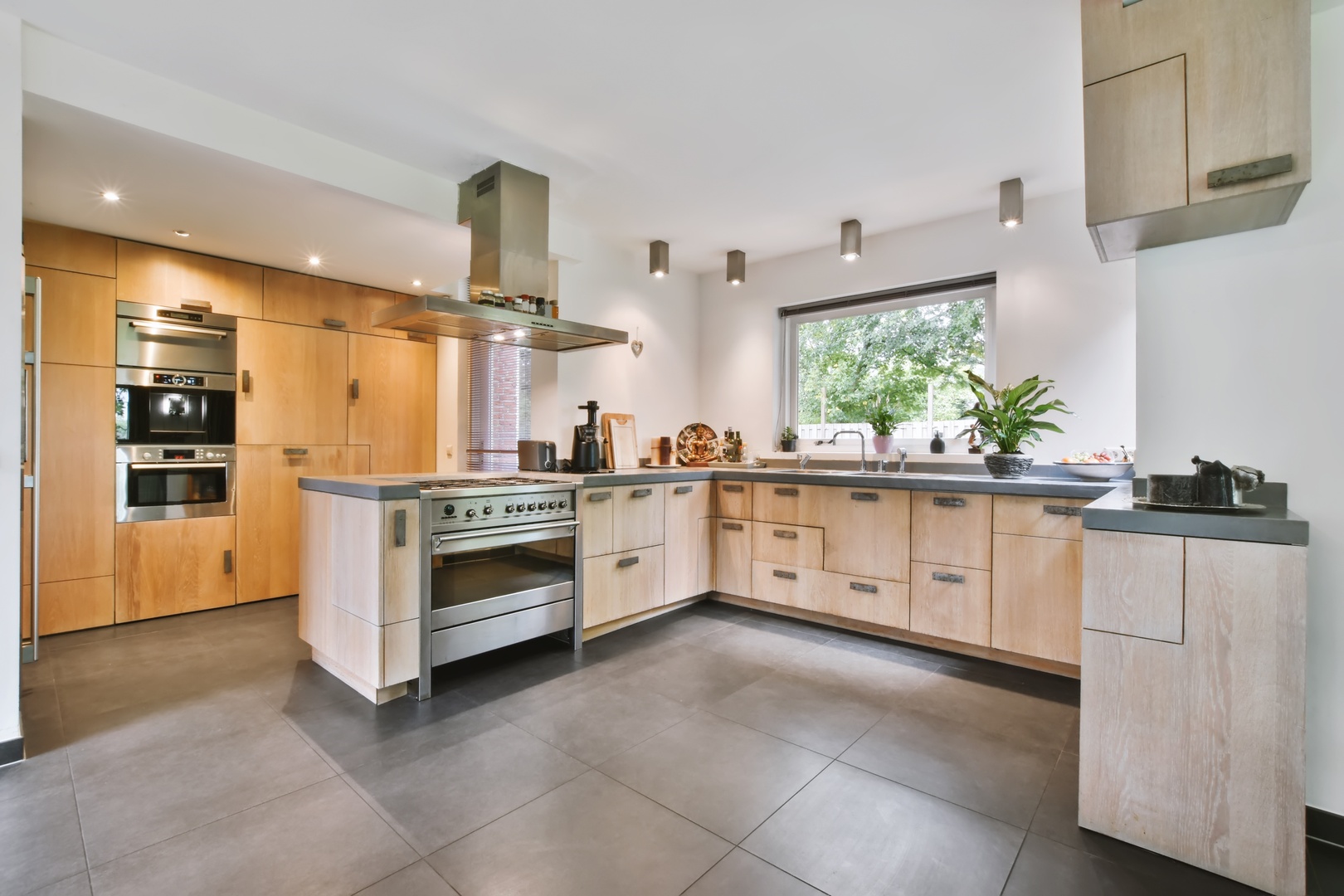 Lighting & Plumbing Fixtures in Langley